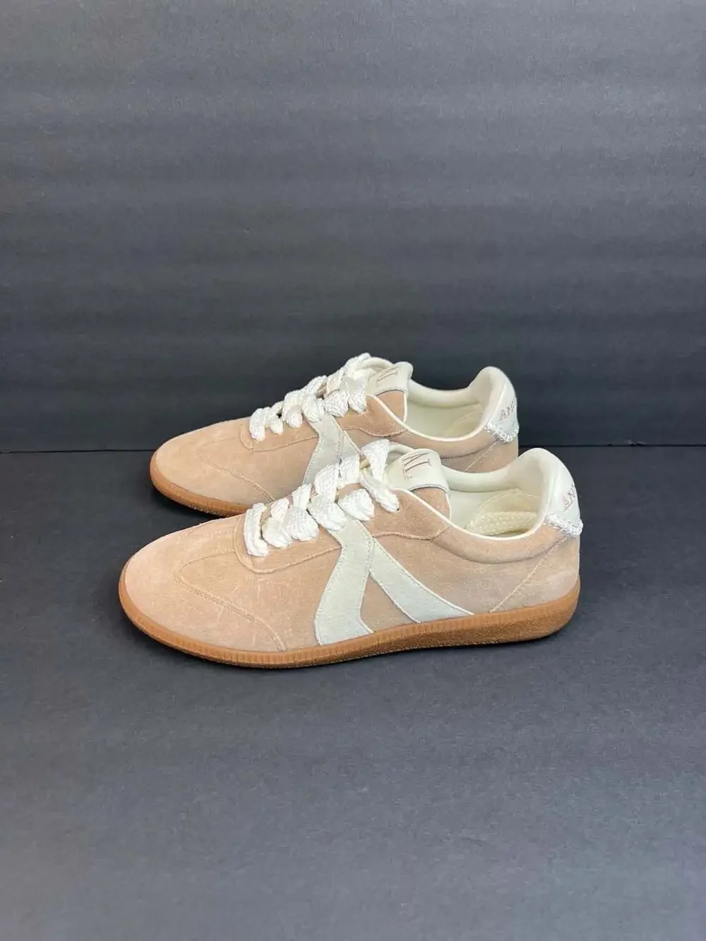 Anna Luisa Milano Suede Gum Sole Low-Top Sneakers Women’s US Size 11
